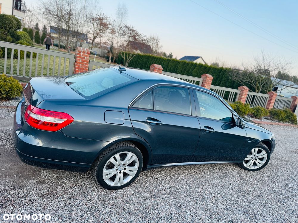 Mercedes-Benz Klasa E 200 BlueEFFICIENCY 7G-TRONIC Elegance - 2