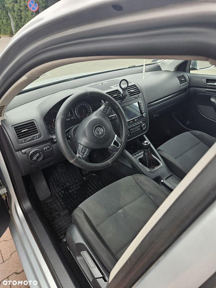 Volkswagen Jetta - 8