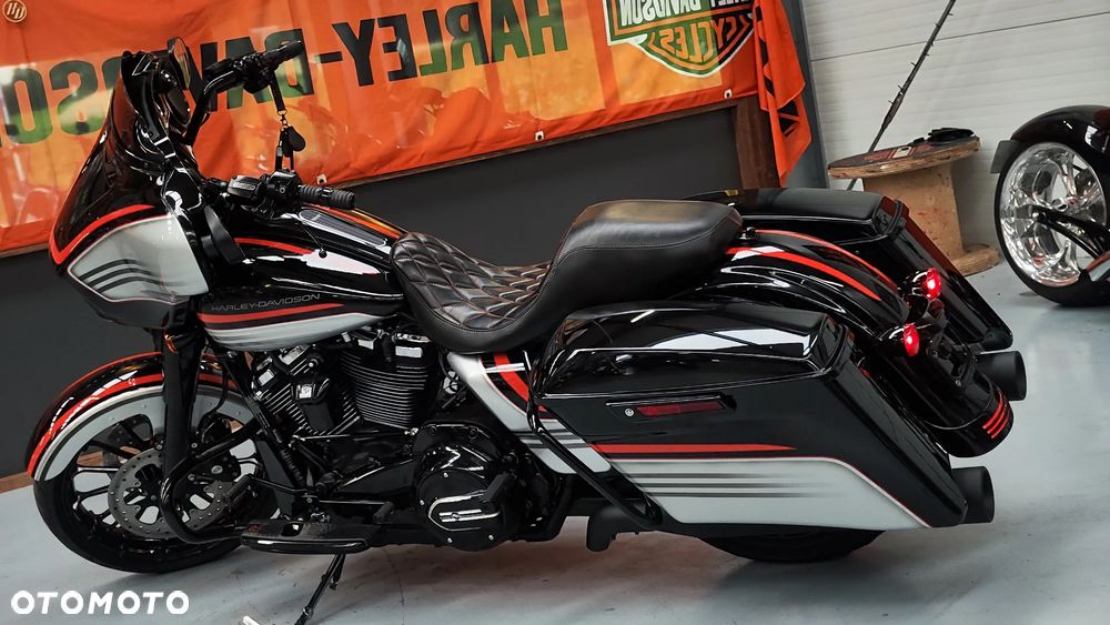 Harley-Davidson Touring Street Glide - 34