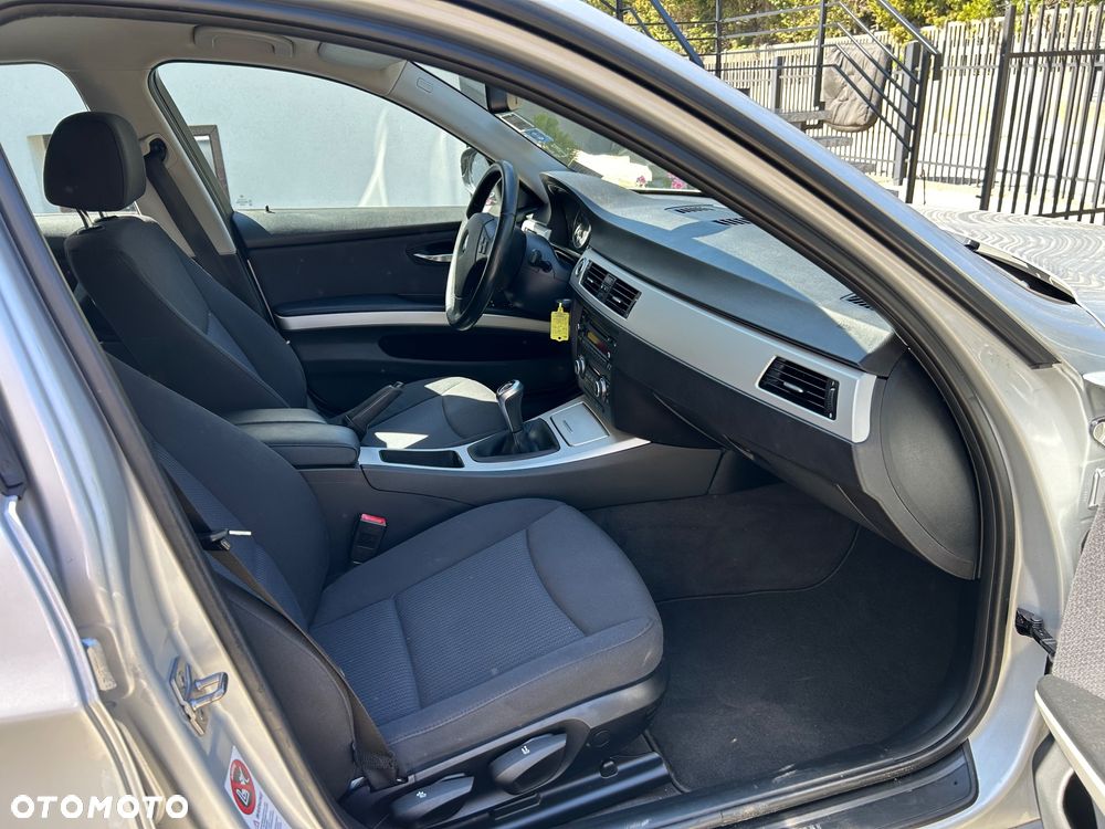 BMW Seria 3 318i Edition Exclusive - 8