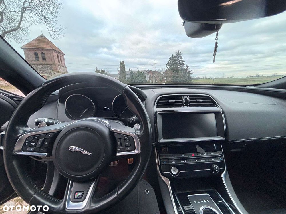 Jaguar XE E-Performance R-Sport - 12