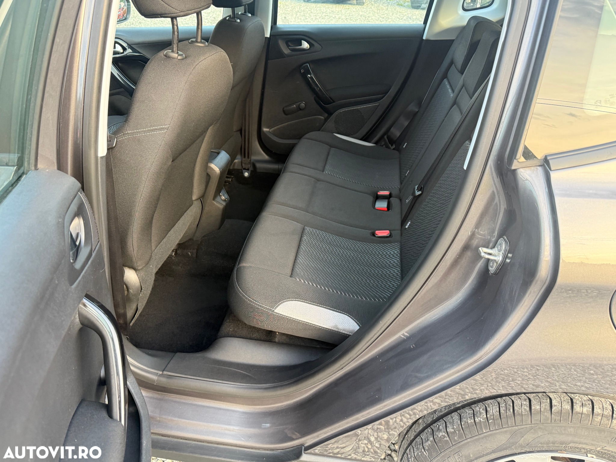 Peugeot 2008 1.2 L PureTech STT Allure - 15