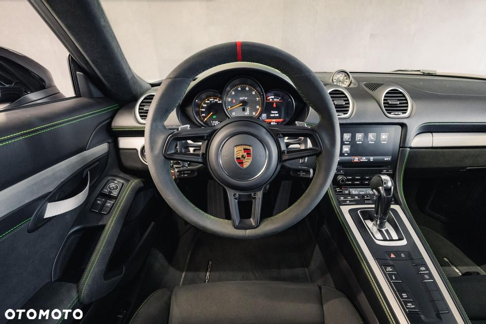 Porsche 718 Cayman GPF GT4 PDK - 12