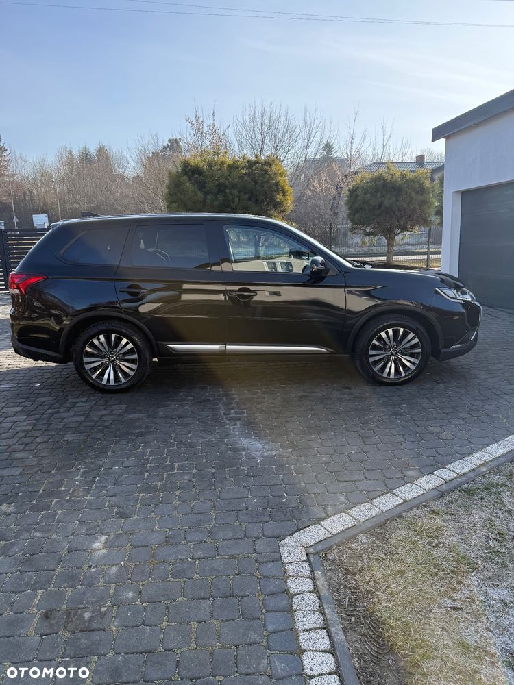 Mitsubishi Outlander - 1