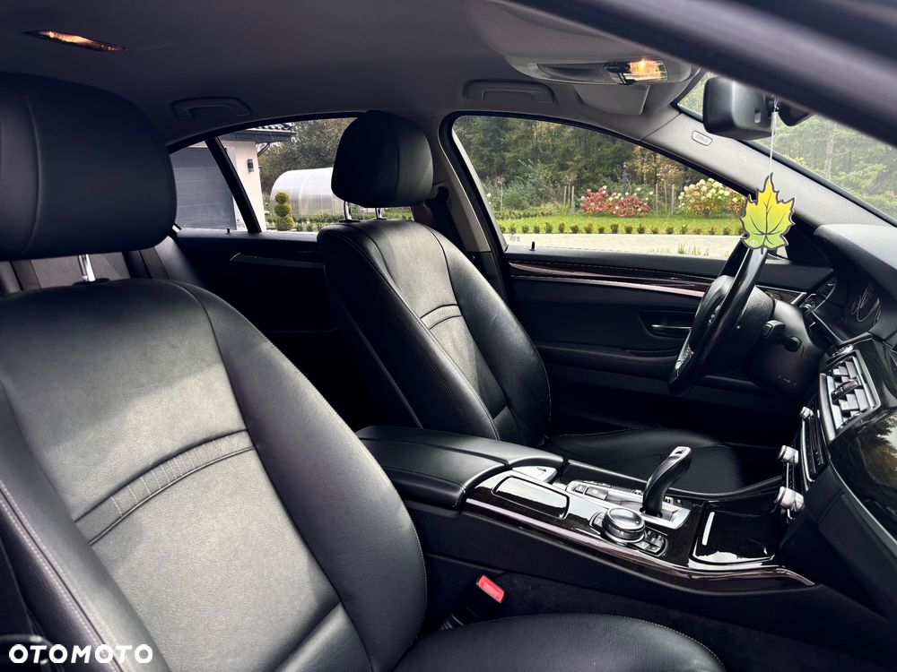 BMW Seria 5 525d xDrive Luxury Line - 7
