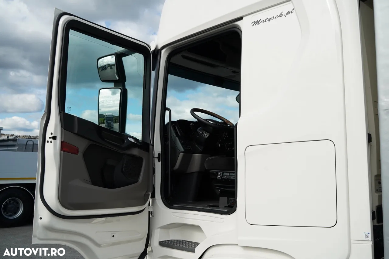 Scania R 450 / MEGA / 6x2 / CORTINĂ - 8,2 m / SOLO / PUNTE RIDICATĂ / PODEA REZISTENTĂ / NAVI / - 25