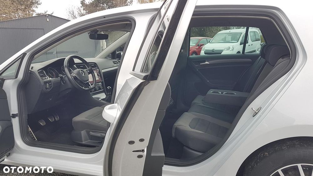 Volkswagen Golf 1.6 TDI BMT Comfortline - 22