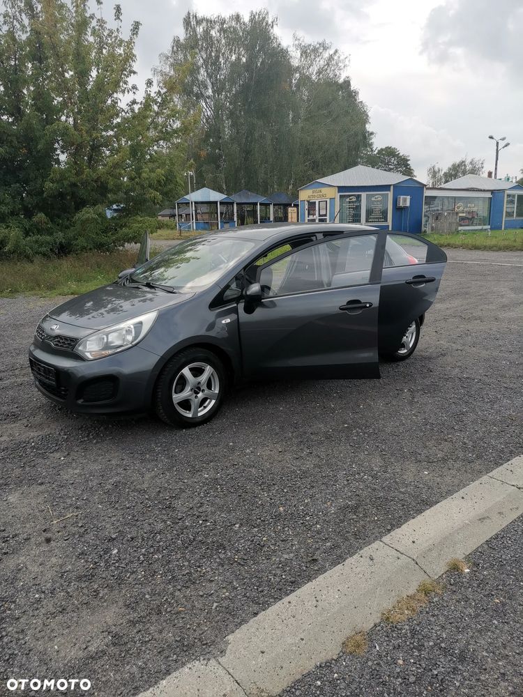 Kia Rio - 8