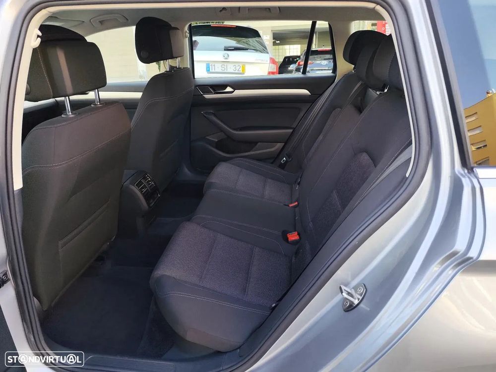 VW Passat Variant 2.0 TDI Confortline DSG - 20