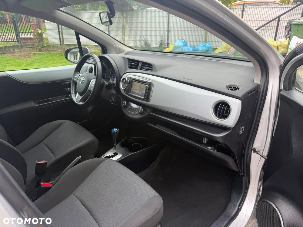 Toyota Yaris Hybrid 100 Premium - 11