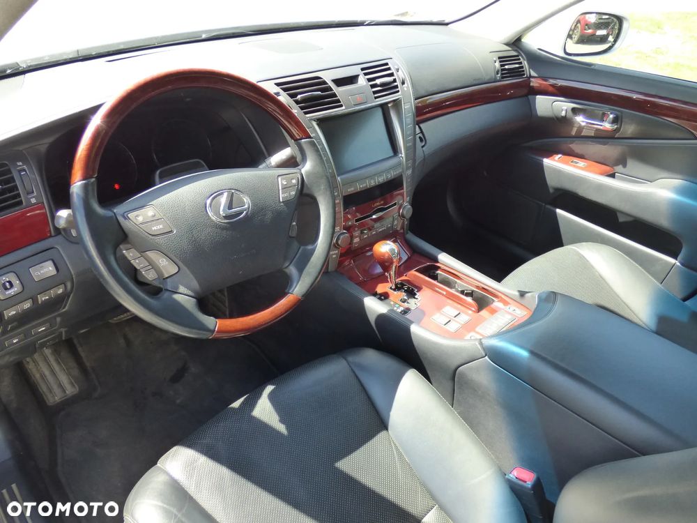 Lexus LS 600h L Superior - 10