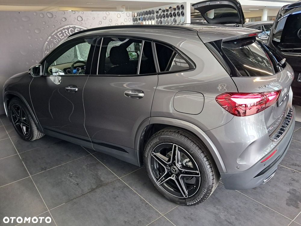 Mercedes-Benz GLA - 25