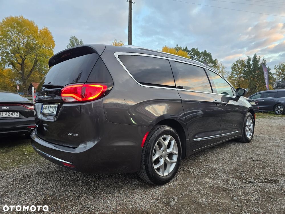 Chrysler Pacifica - 14