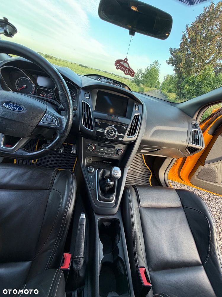Ford Focus 2.0 EcoBoost ST-2 - 11