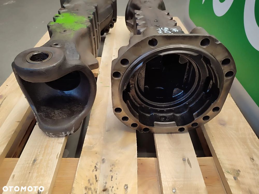Obudowa osi napędowej 21206001689 130418 Massey Ferguson 9407 - 5