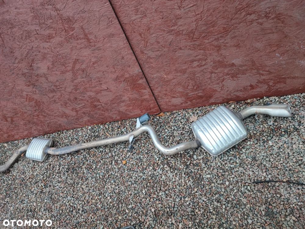 BMW E90 / E91 ORYGINALNY KOMPLETNY WYDECH /  UKŁAD WYDECHOWY / TŁUMIK KOŃCOWY + ŚRODKOWY DO SILNIKA GAMY M47D18N / M47D20 ( 1.8D / 2.0D ) DIESEL EUROPA O NR. 18 30 7 793 622 / 18 30 7 793 624 OEM W BARDZO DOBRYM STANIE - 1