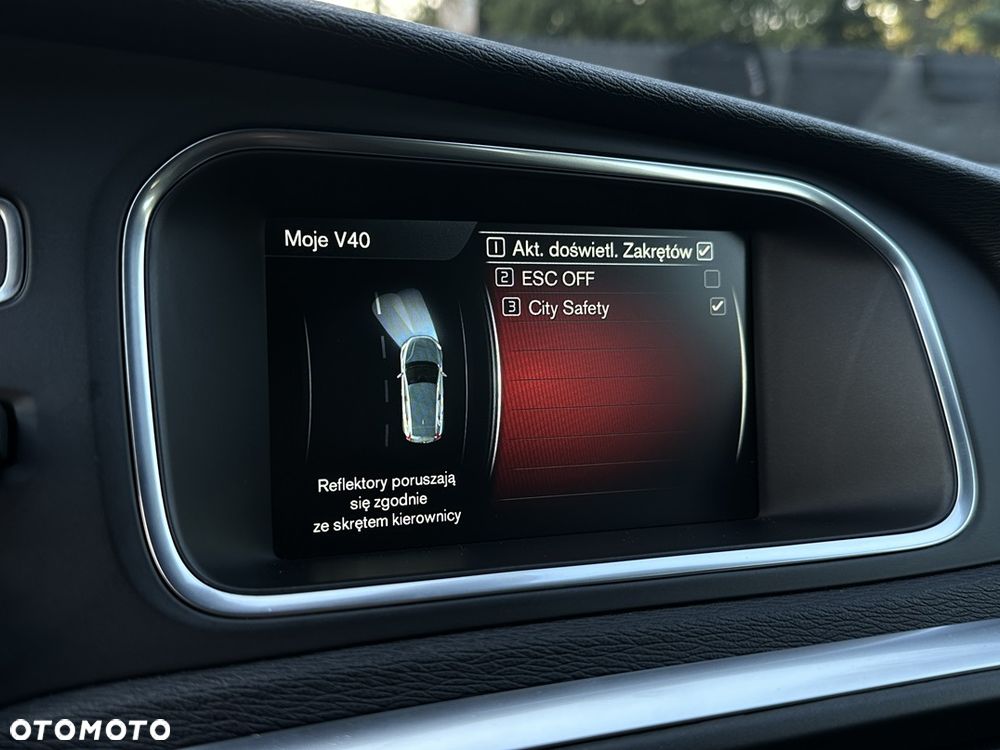 Volvo V40 D2 Drive-E R-Design Kinetic - 29