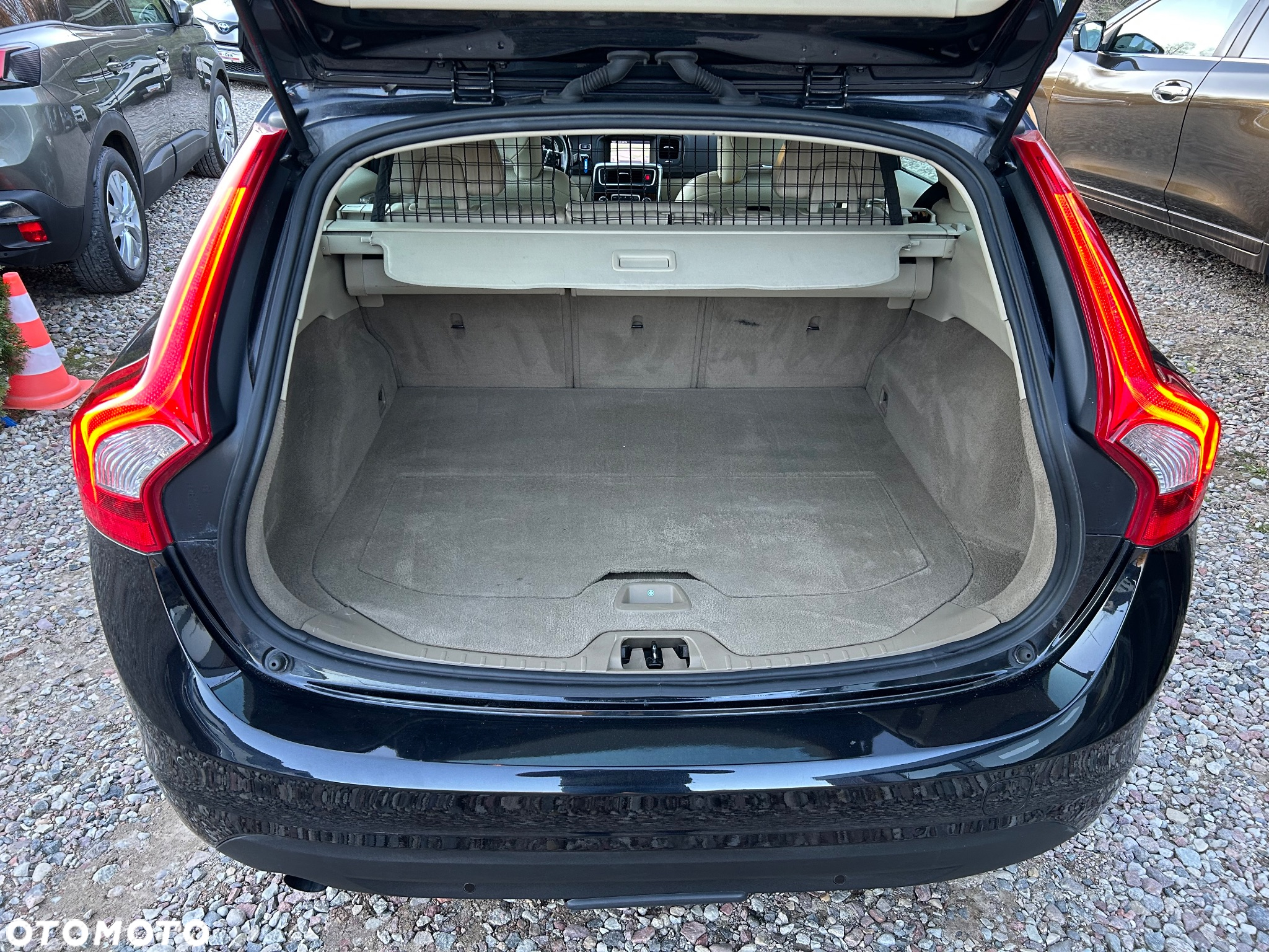 Volvo V60 D2 Summum - 24