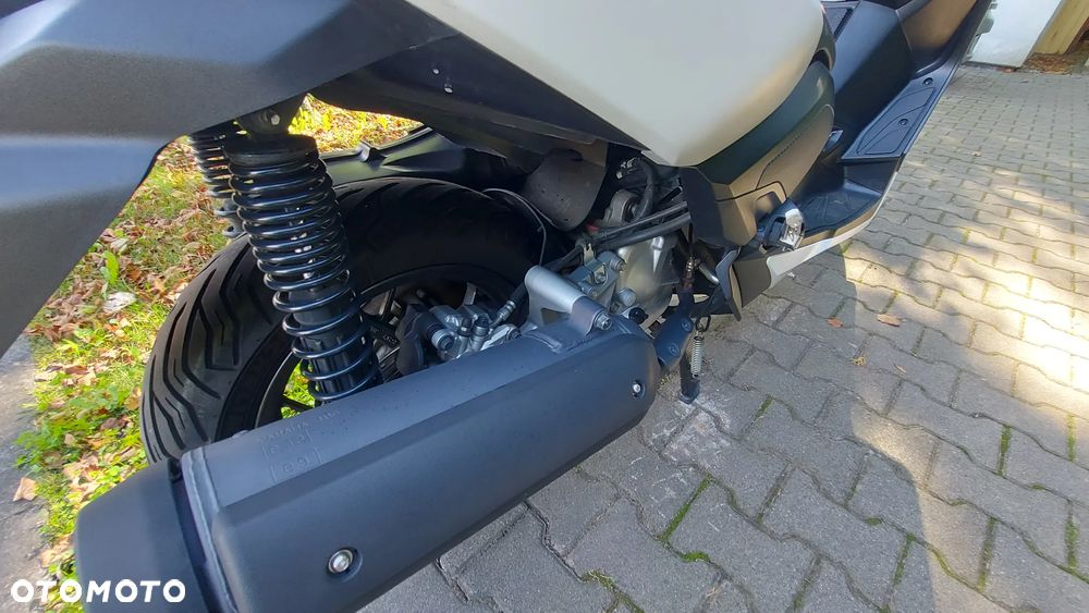 Yamaha X-max - 10