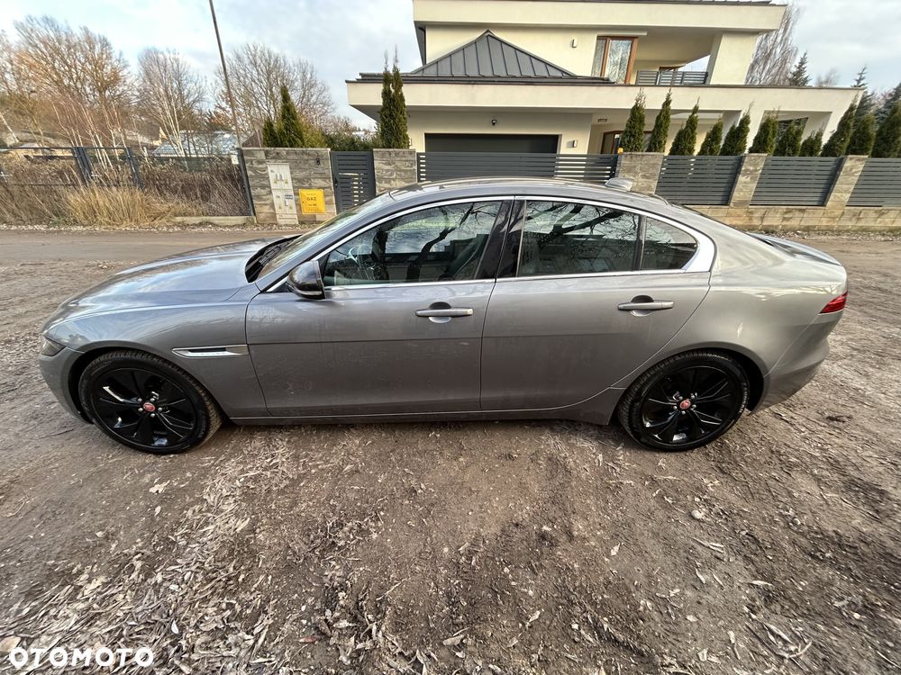 Jaguar XE 20d Prestige - 5