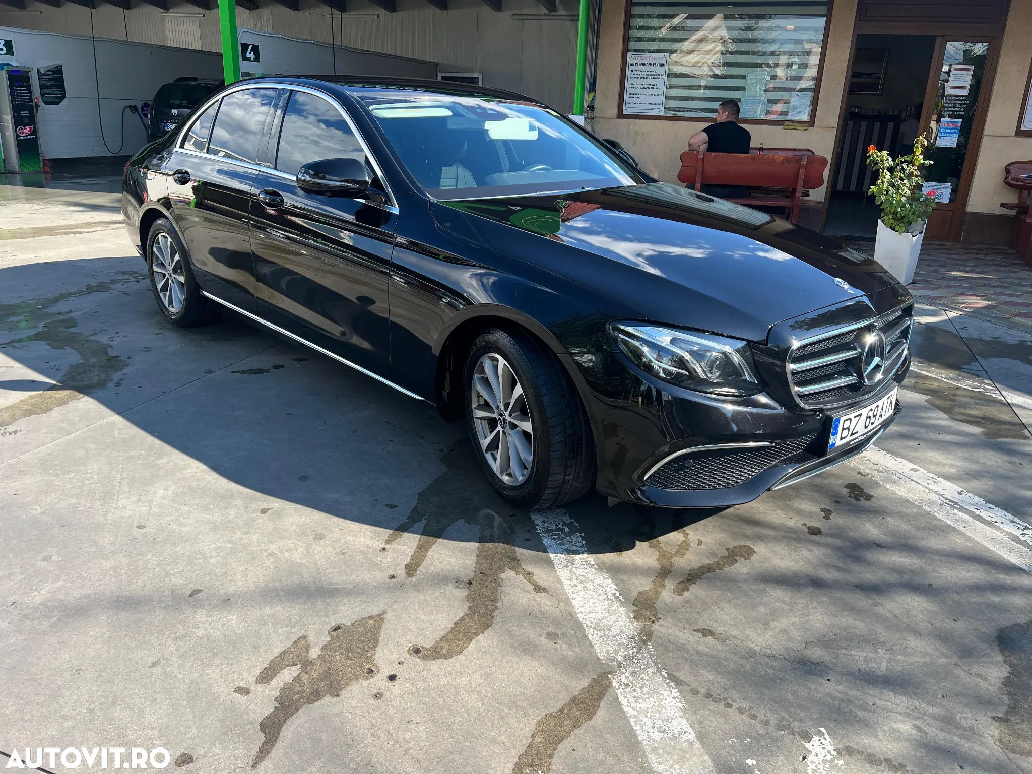 Mercedes-Benz E 200 d T 9G-TRONIC - 1