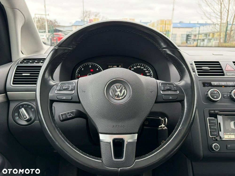 Volkswagen Touran - 11