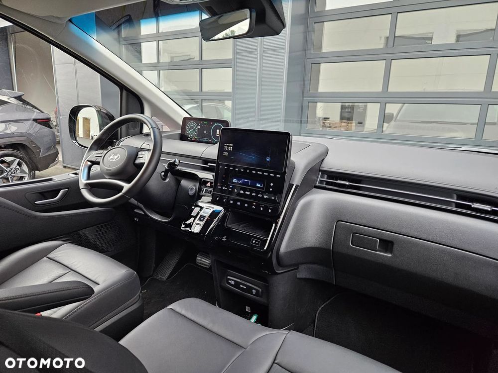 Hyundai Staria 1.6 T-GDI HEV Smart VIP - 16