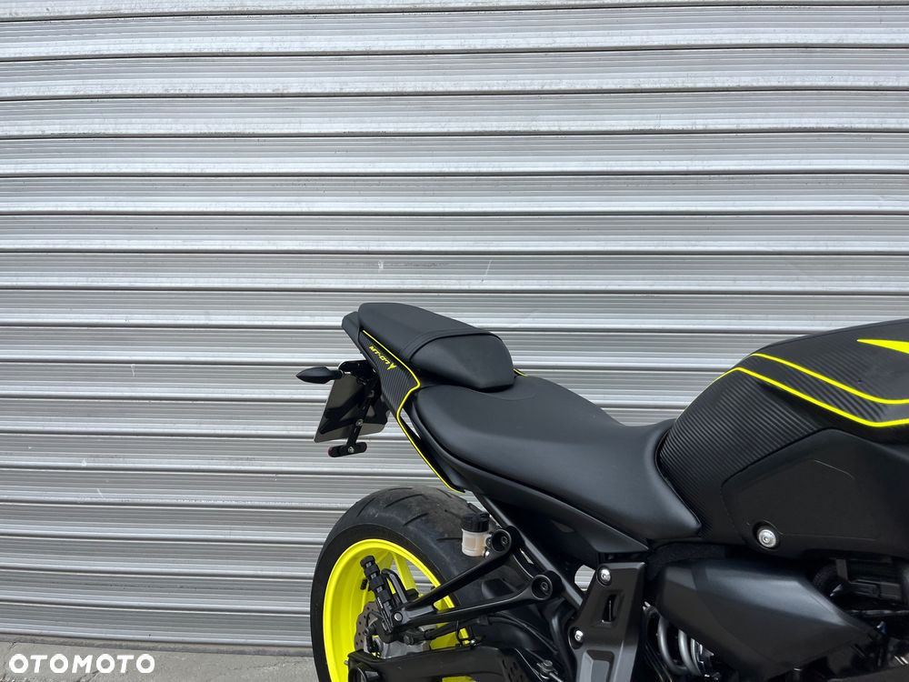 Yamaha MT - 28