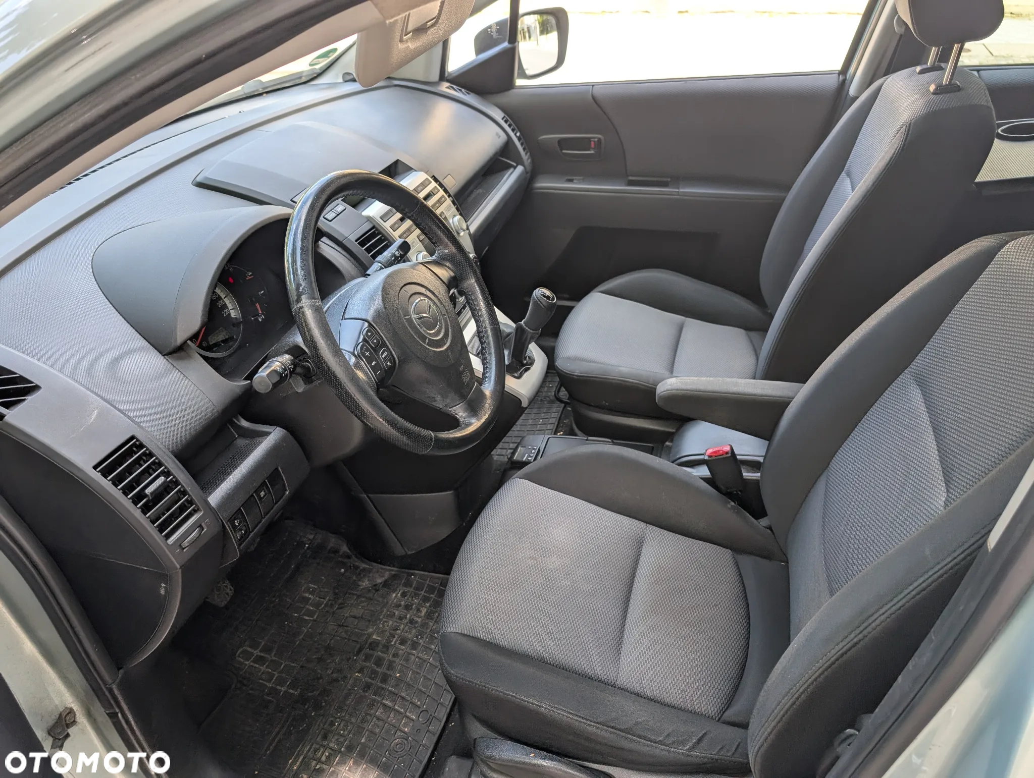 Mazda 5 1.8 Exclusive + - 6