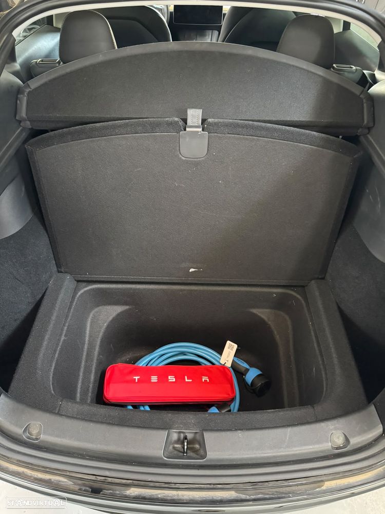 Tesla Model Y - 8