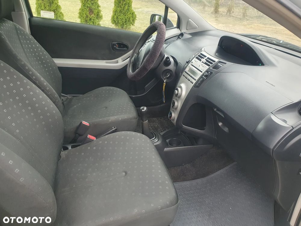 Toyota Yaris - 14