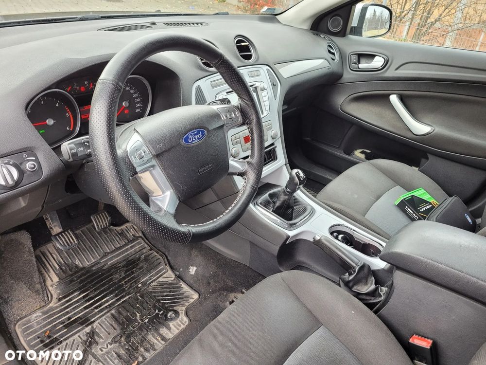 Ford Mondeo 1.8 TDCi Silver X - 26