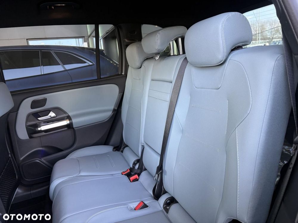 Mercedes-Benz GLB - 10