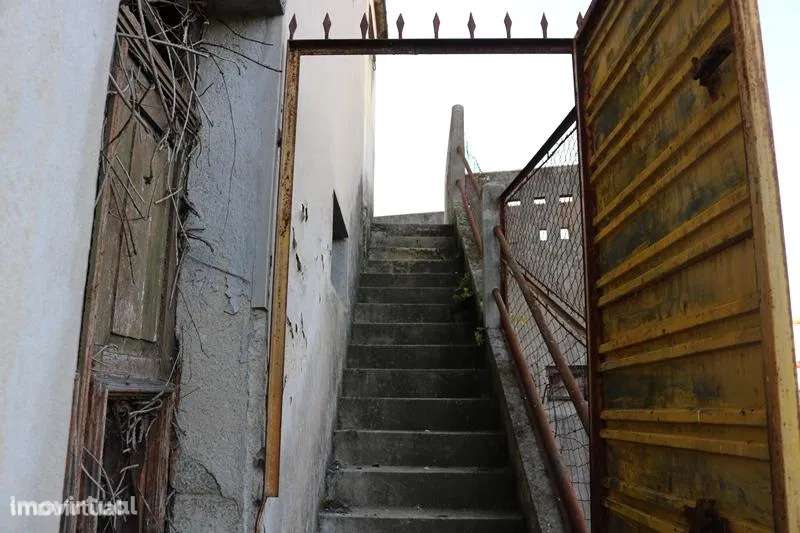 Imóvel constituido por 2 frações a 2 minutos do centro da cidade Braga - Grande imagem: 2/18