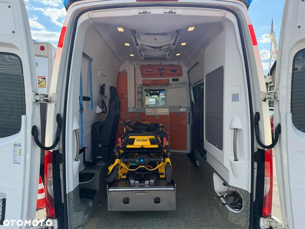 Mercedes-Benz Sprinter - 10