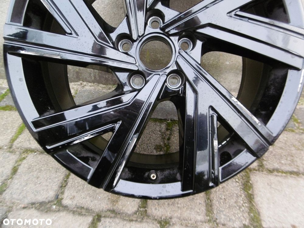 vw golf viii 5h0 - felga 7.5jx18h2 et51 5x112 - 3