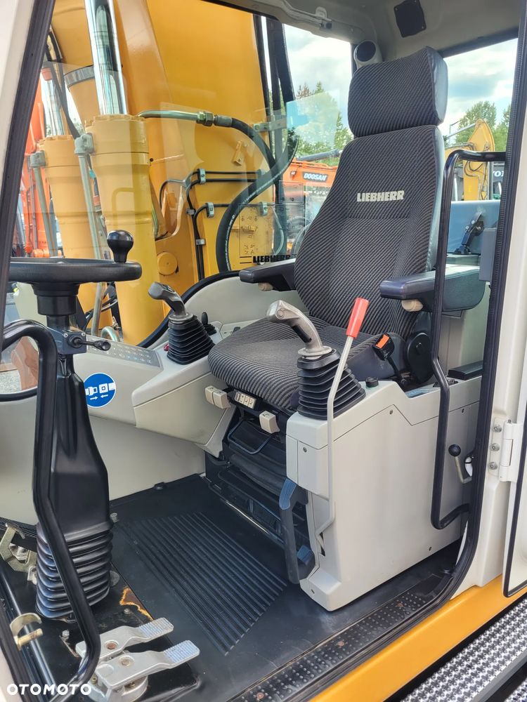 Liebherr 900 C / ROTOTILT ze szczypcami / 5400h / STAN IDEALNY !! / - 23