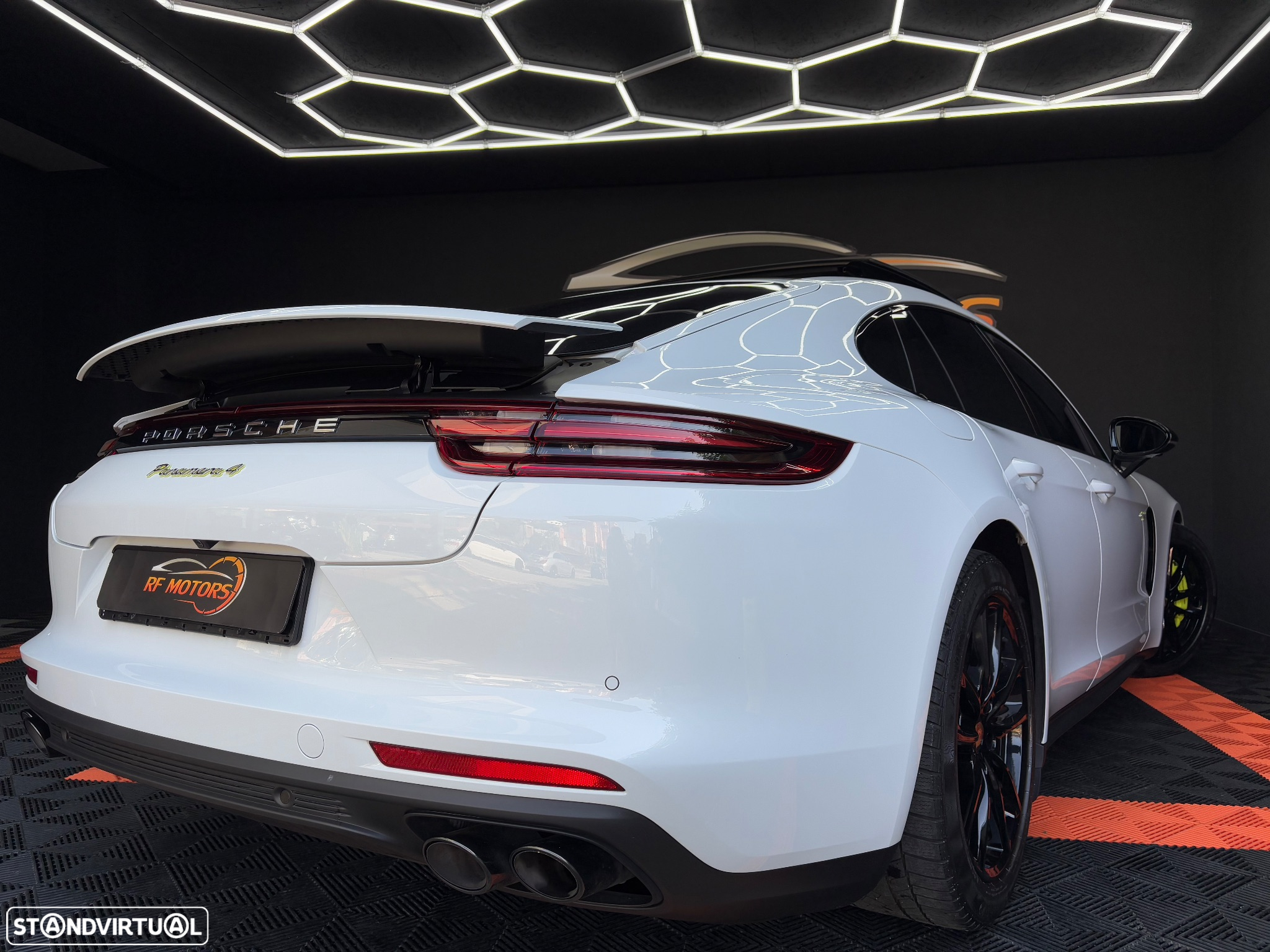 Porsche Panamera 4 E-Hybrid - 31