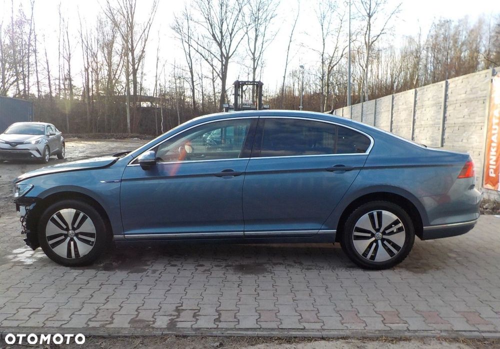 Volkswagen Passat - 11
