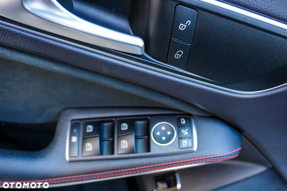 Mercedes-Benz GLA 200 7G-DCT AMG Line - 23