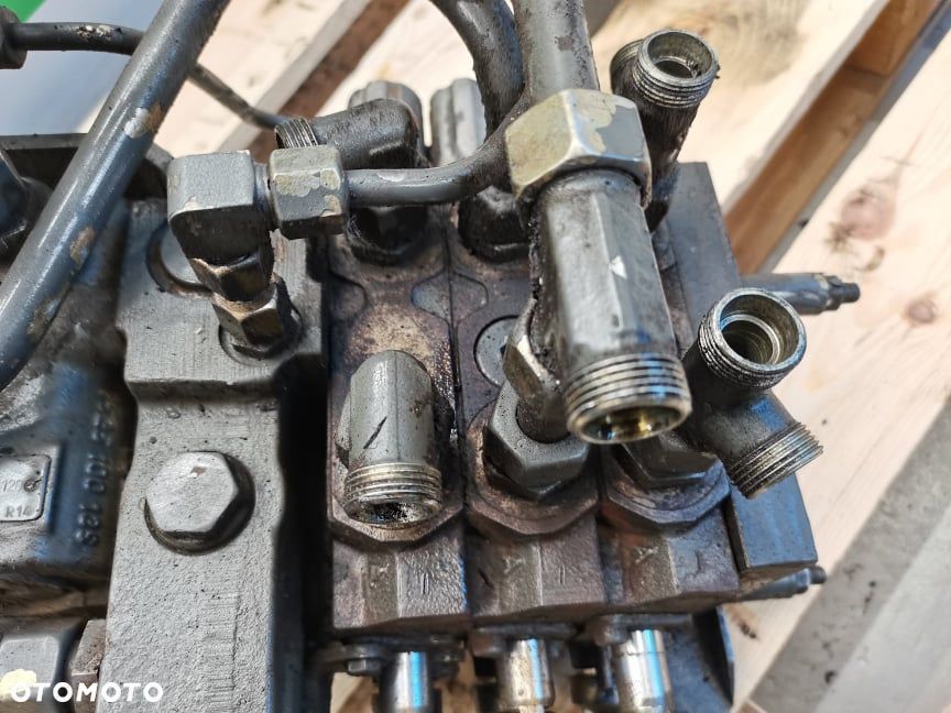 Rozdzielacz Fendt 824 Favorit - 8