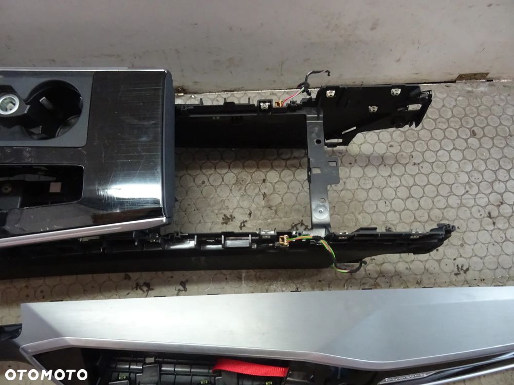 QQ2 led ambiente oswietlenie kolor Audi A6 C8 czesci - 7