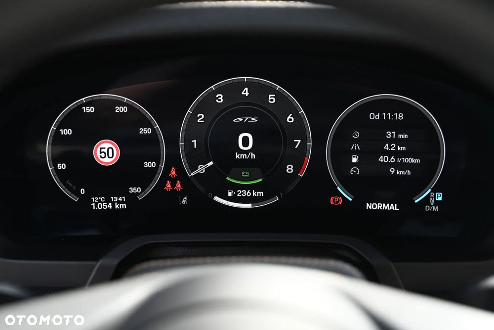 Porsche 911 Carrera 4 GTS - 34