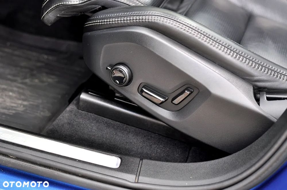 Volvo XC 60 T8 Twin Engine AWD Geartronic RDesign - 33