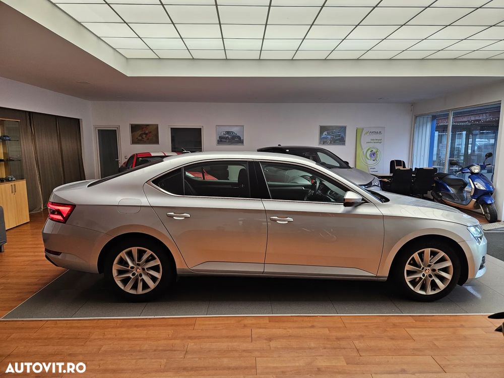 Skoda Superb 2.0 TDI DSG Ambition - 4
