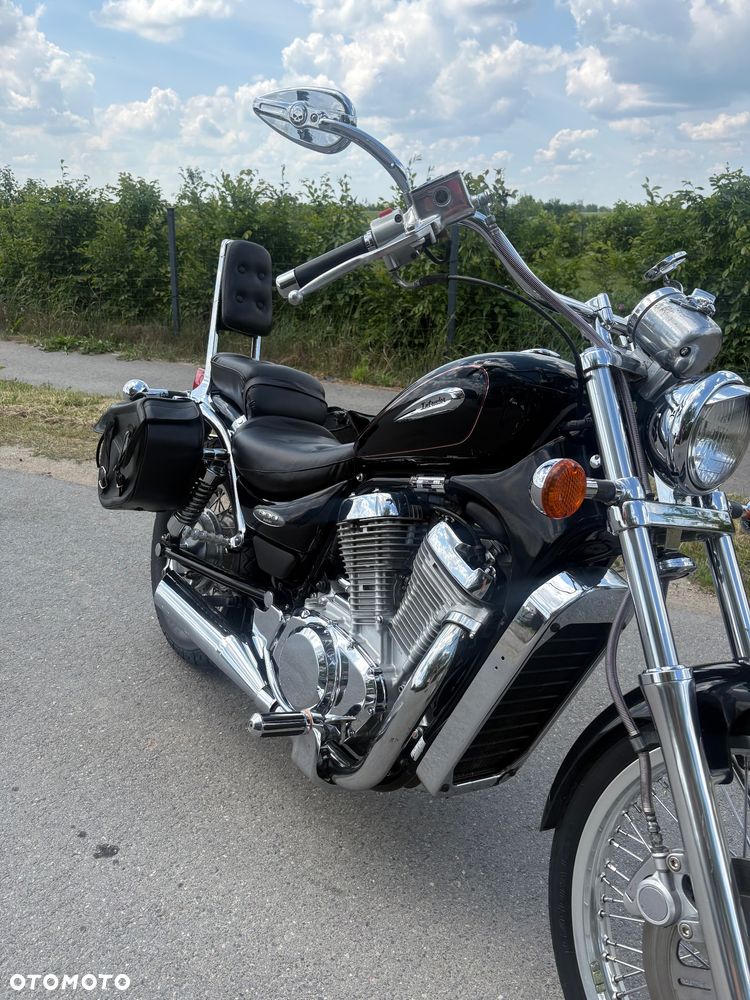 Suzuki Intruder - 11