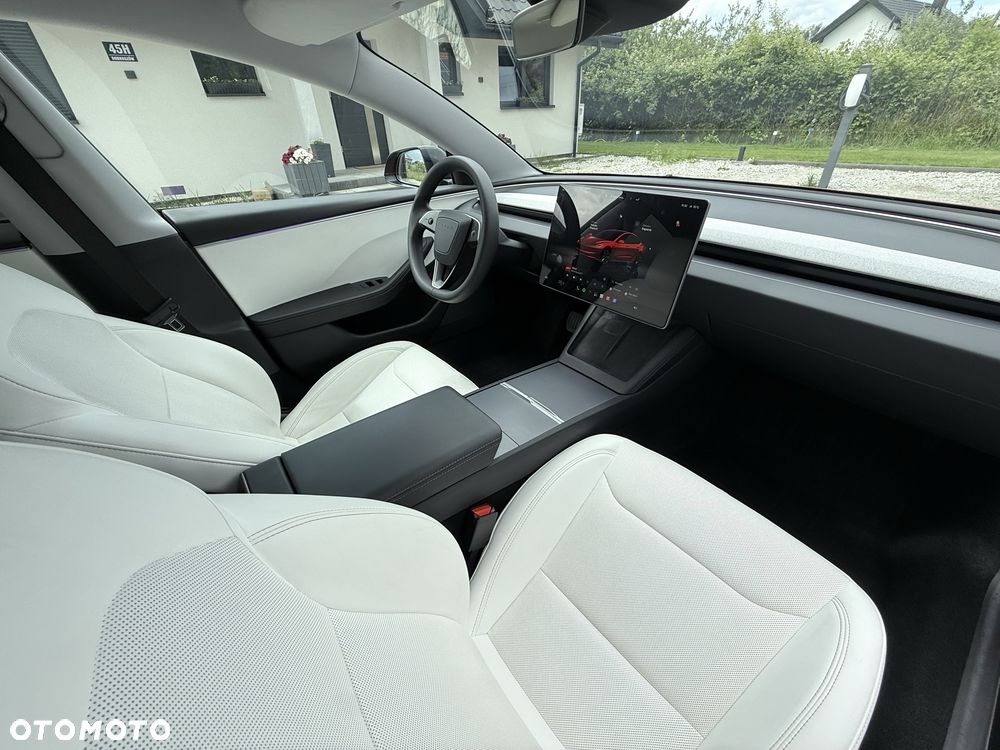 Tesla Model 3 - 5