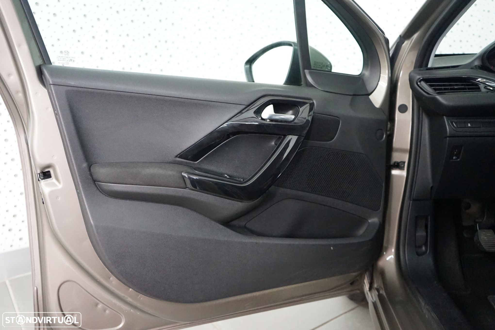 Peugeot 208 - 9