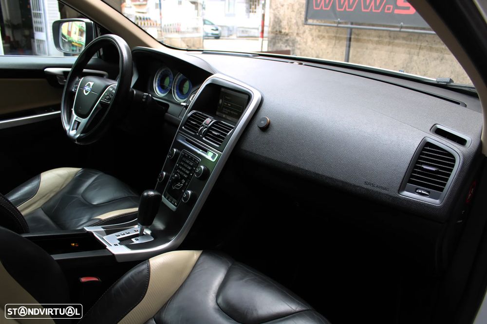 Volvo XC 60 2.0 D3 R-Design Geartronic - 33