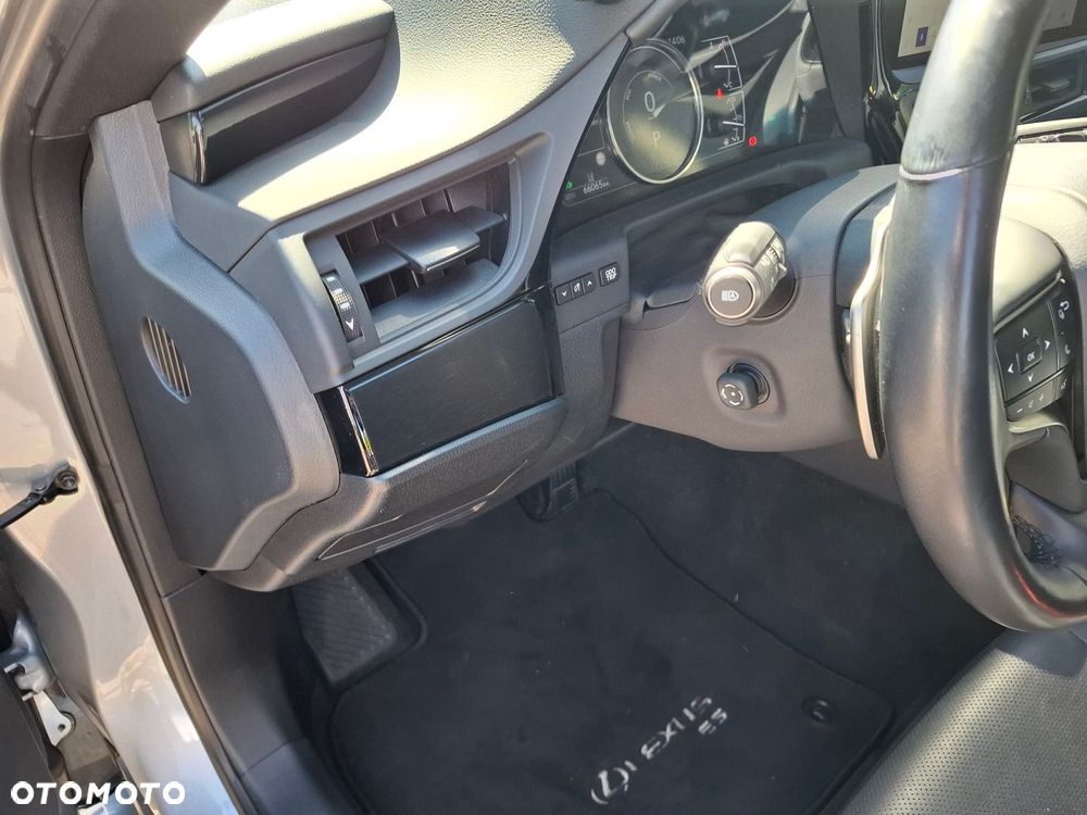 Lexus ES 300h Business Edition - 13